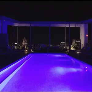  Apartment Couples Getaway Highrise Dwntown Phx Skyline Views
