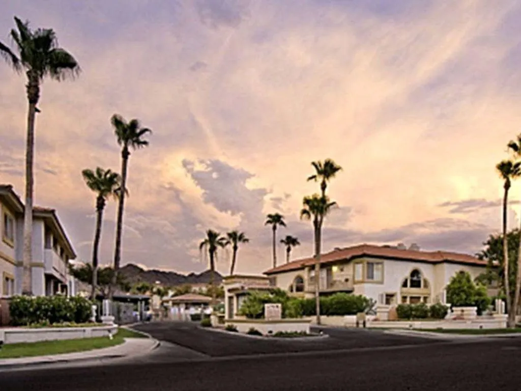 Mountain Vista Resort: Gated Community with Pools and Hiking Access Phoenix Holiday home